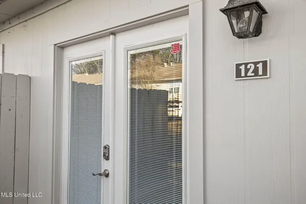 $265,000 | 550 Post Road, Unit 121, Ridgeland, MS 39157