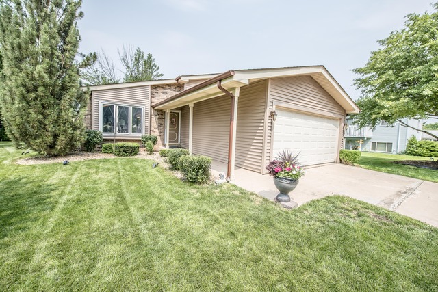 4 Wedgewood Road Matteson, IL 60443 - Photo 1 of 20 a front view of house with yard and green space