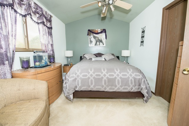 4 Wedgewood Road Matteson, IL 60443 - Photo 13 of 20 a bedroom with a bed and a painting on the wall