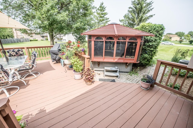 4 Wedgewood Road Matteson, IL 60443 - Photo 19 of 20 a house view with a seating space