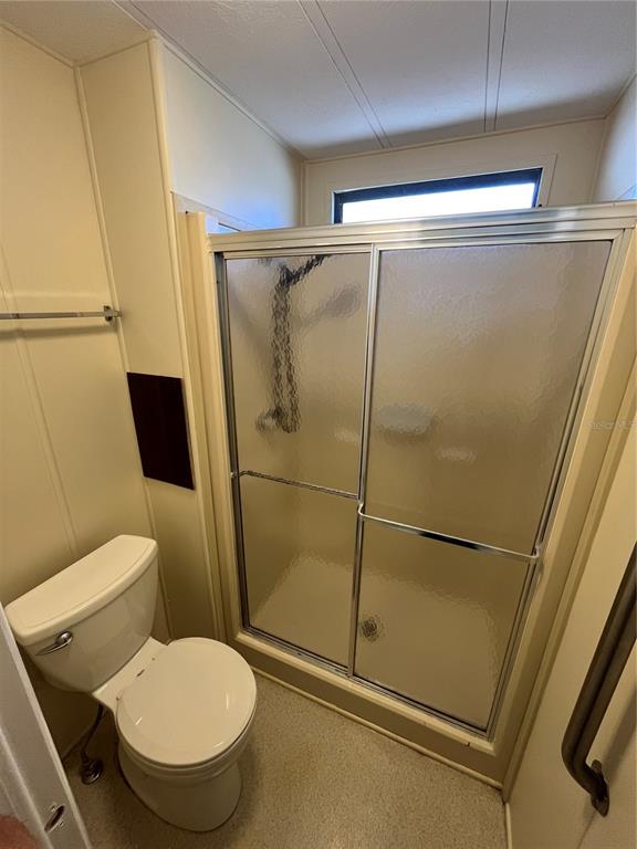 12100 Seminole Boulevard, Unit 365 Largo, FL 33778 - Photo 19 of 32 a bathroom with a toilet and a shower