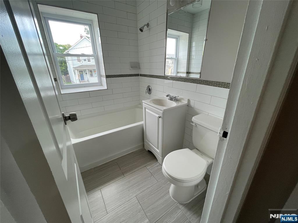 125 Lawrence Street, Unit 1A Hackensack, NJ 07601 - Photo 5 of 7