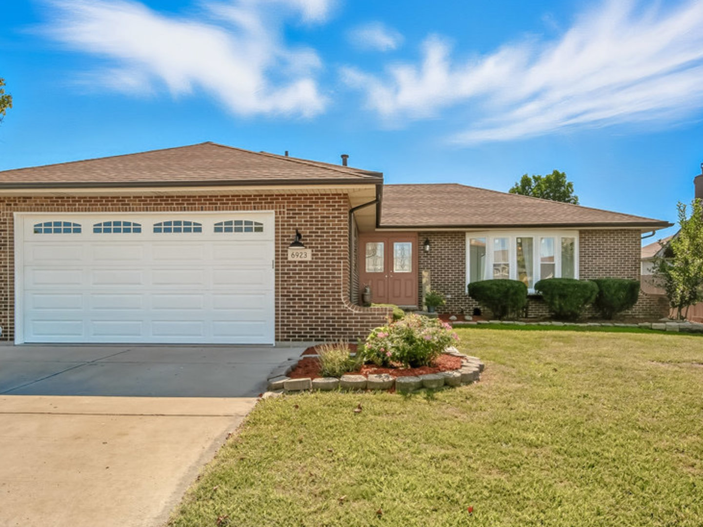 6923 154th Place Oak Forest, IL 60452 - Photo 2 of 27