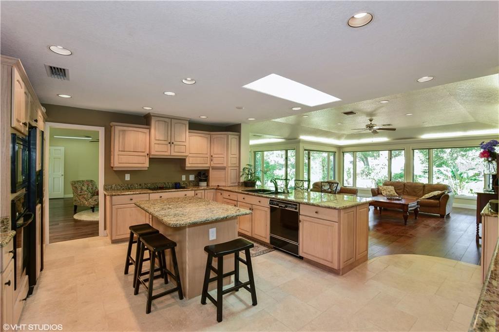 125 Spring Isle Trail Altamonte Springs, FL 32714 - Photo 4 of 15 Gallery Image 4