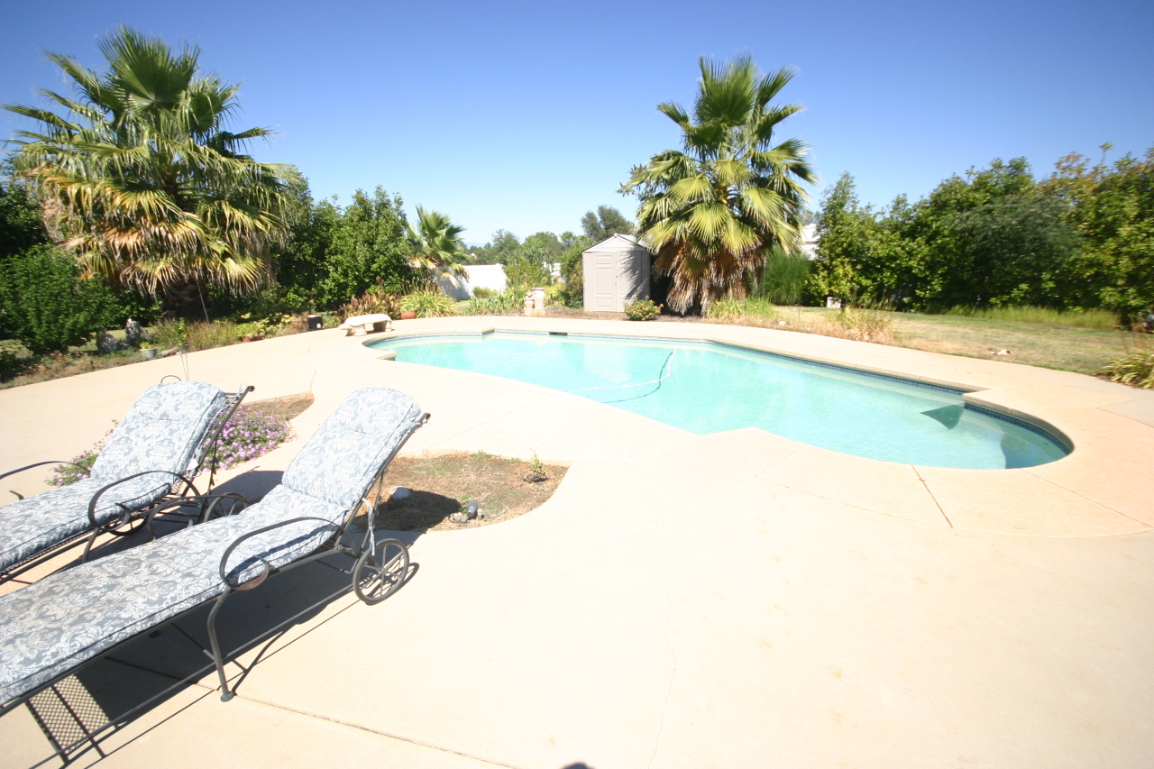 6875 Amber Ridge Drive Anderson, CA 96007 - Photo 5 of 6 Pool
