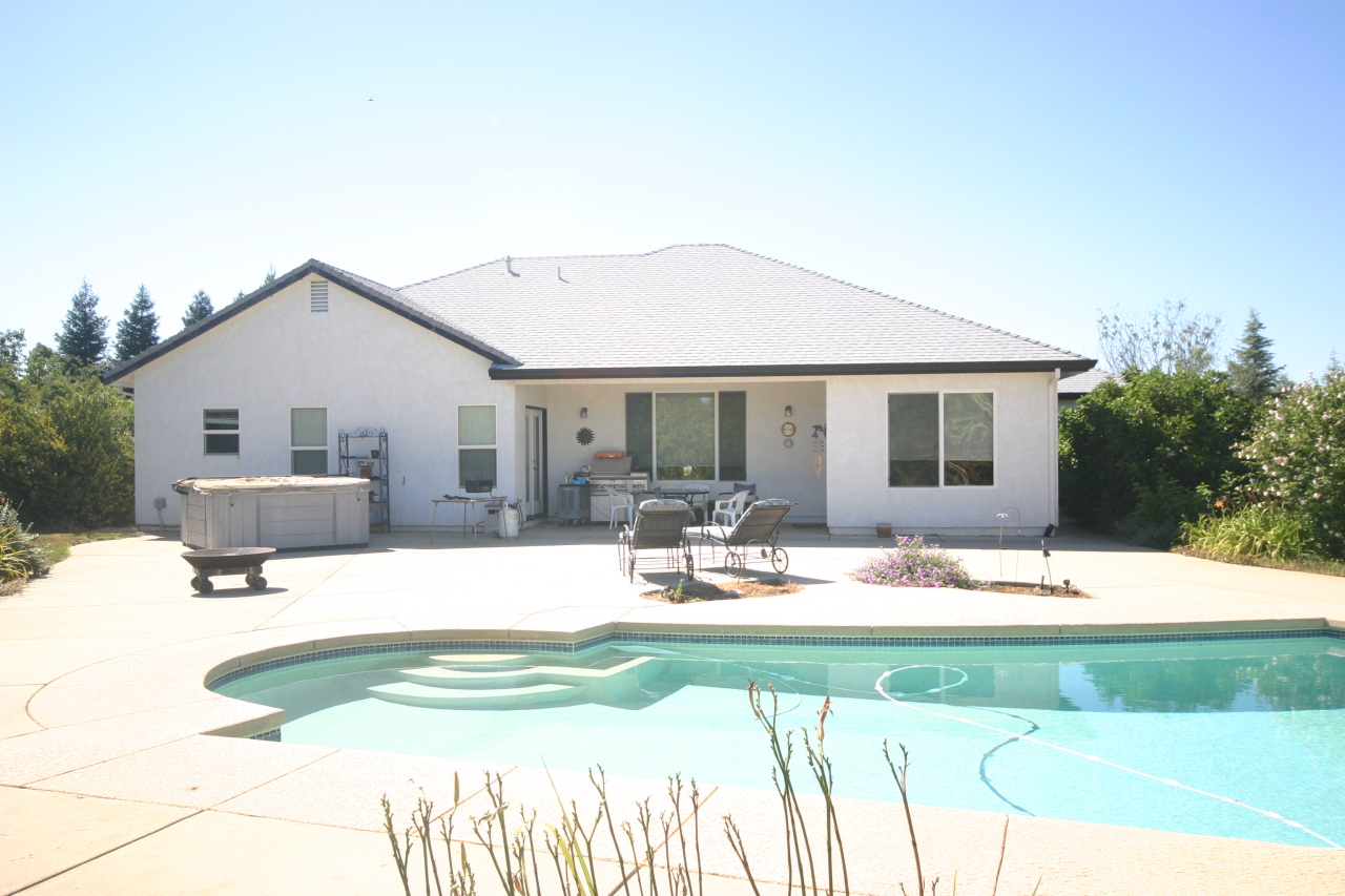 6875 Amber Ridge Drive Anderson, CA 96007 - Photo 6 of 6 Back of house