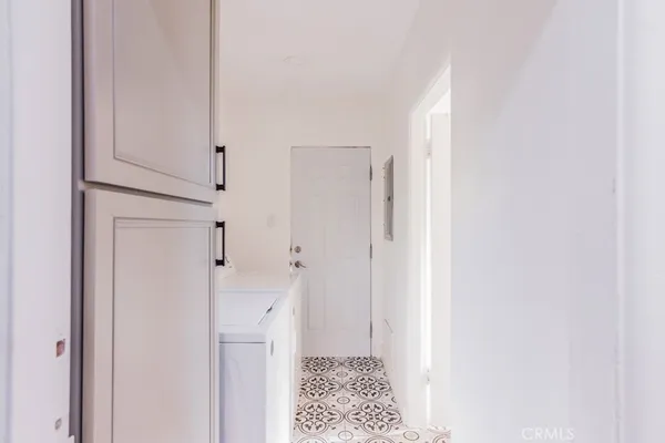 $5,995 | 130 South Harper Avenue, Los Angeles, CA 90048