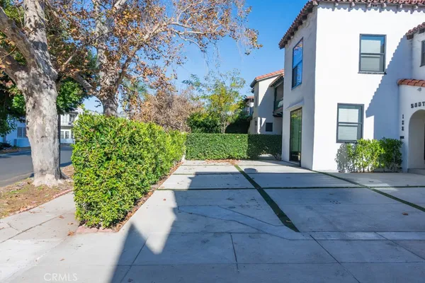 $5,995 | 130 South Harper Avenue, Los Angeles, CA 90048