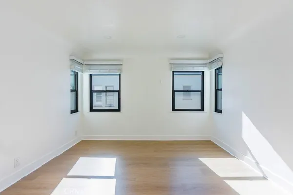 $5,995 | 130 South Harper Avenue, Los Angeles, CA 90048