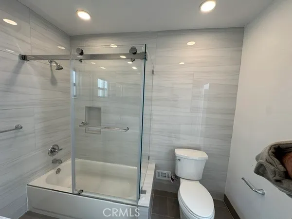 $5,995 | 130 South Harper Avenue, Los Angeles, CA 90048