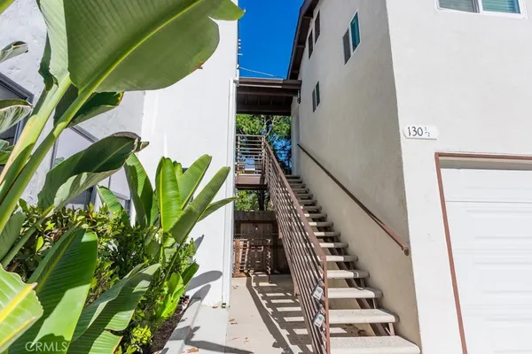 $5,995 | 130 South Harper Avenue, Los Angeles, CA 90048