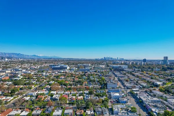 $5,995 | 130 South Harper Avenue, Los Angeles, CA 90048