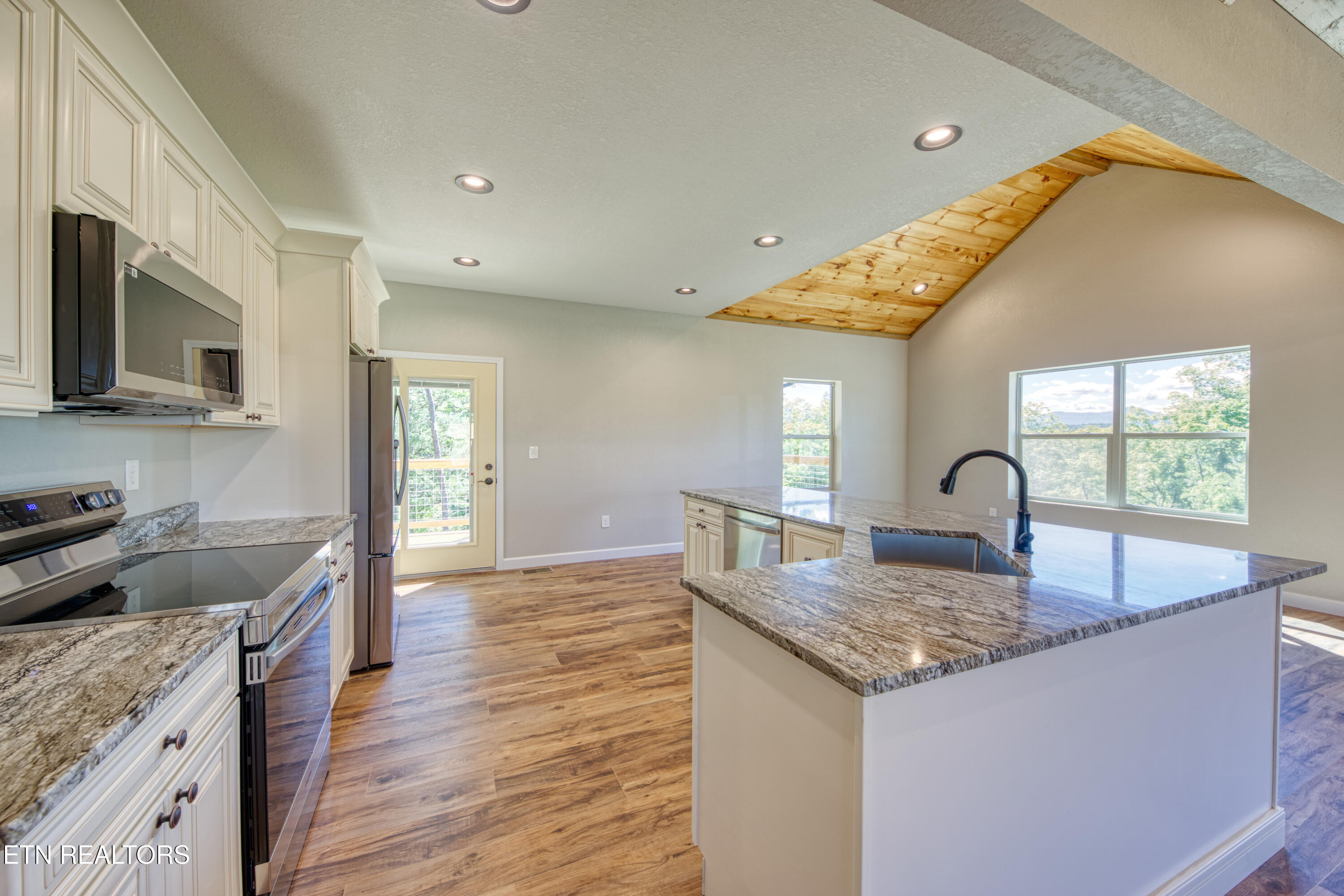 1854 Chapel Road Sevierville, TN 37876 - Photo 7 of 42 0H3A1046_14