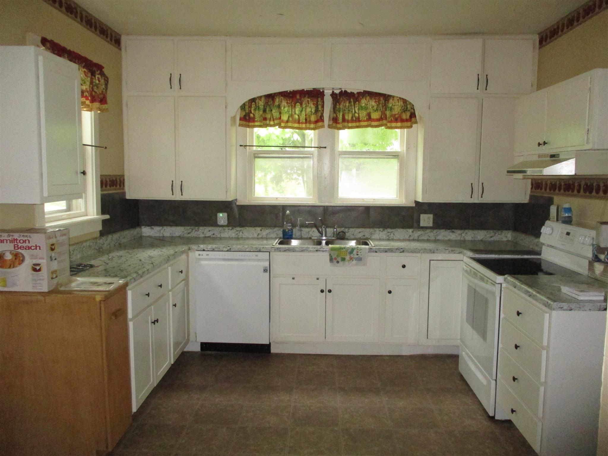 1129 Jefferson Street Rochester, IN 46975 - Photo 2 of 15