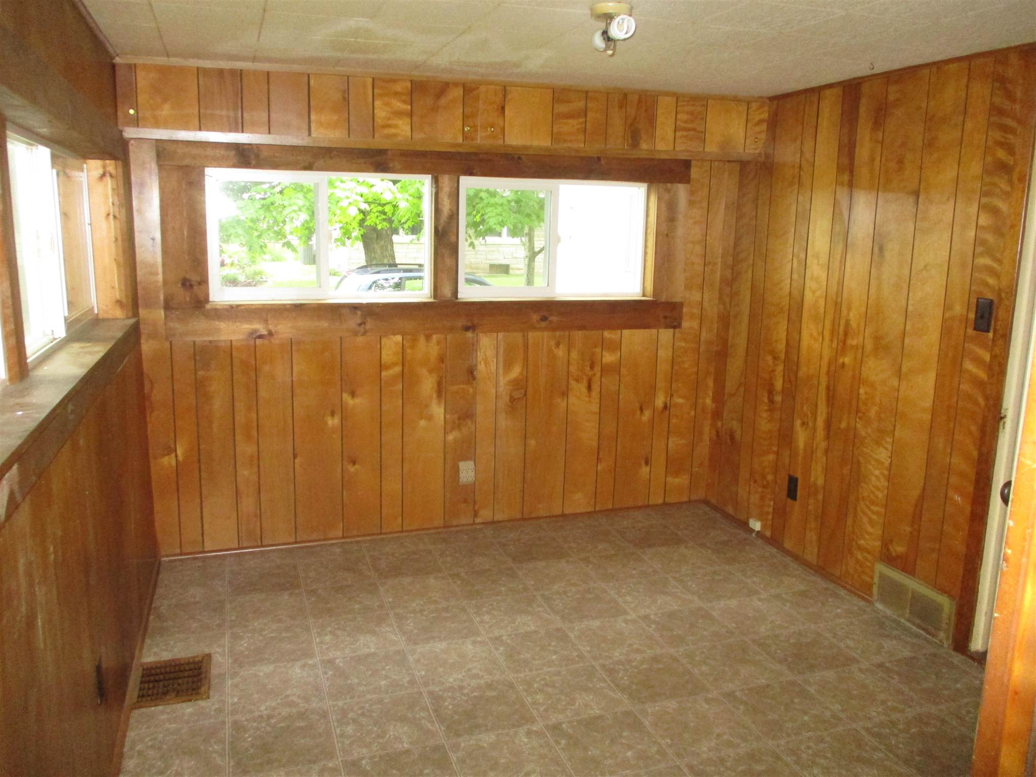 1129 Jefferson Street Rochester, IN 46975 - Photo 10 of 15