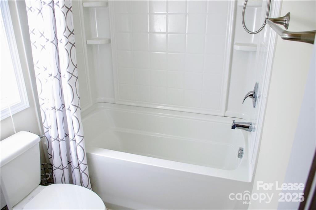 916 Gardners Way Cornelius, NC 28031 - Photo 24 of 35 a bathroom with a toilet and a bathtub