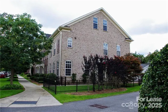 $2,700 | 916 Gardners Way, Cornelius, NC 28031