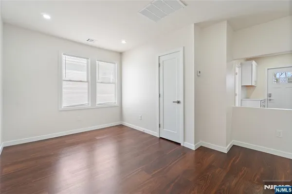 $3,000 | 826 George Street, Unit 2, Plainfield, NJ 07062