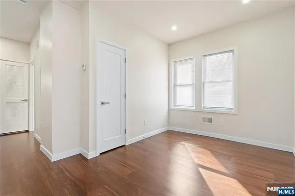 $3,000 | 826 George Street, Unit 2, Plainfield, NJ 07062