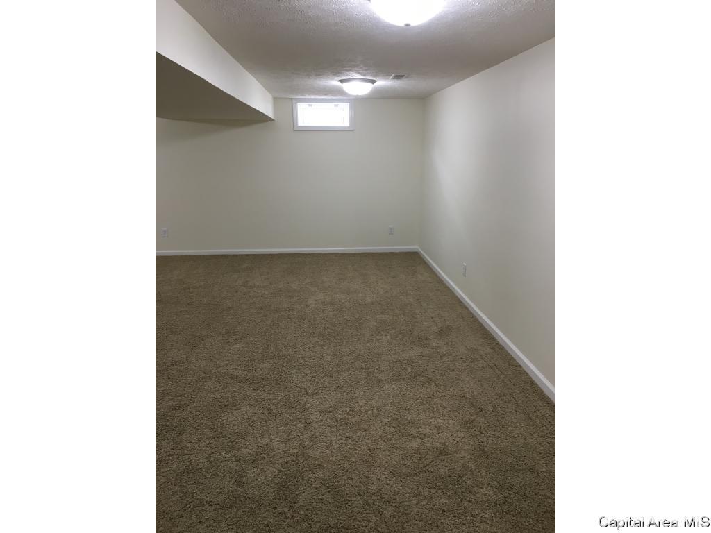 2704 Queensway Road Springfield, IL 62703 - Photo 13 of 21