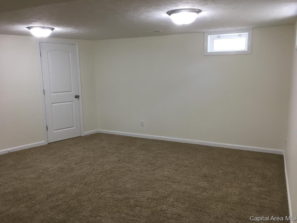 2704 Queensway Road Springfield, IL 62703 - Photo 14 of 21