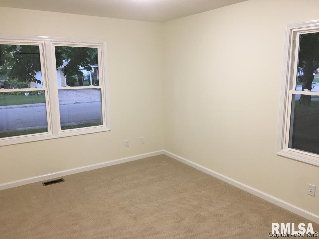 2704 Queensway Road Springfield, IL 62703 - Photo 3 of 21
