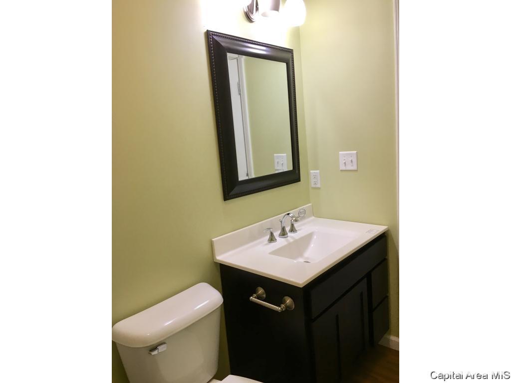 2704 Queensway Road Springfield, IL 62703 - Photo 4 of 21