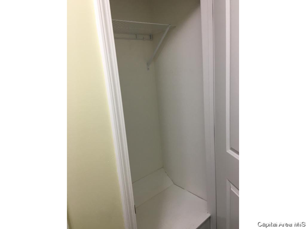 2704 Queensway Road Springfield, IL 62703 - Photo 6 of 21