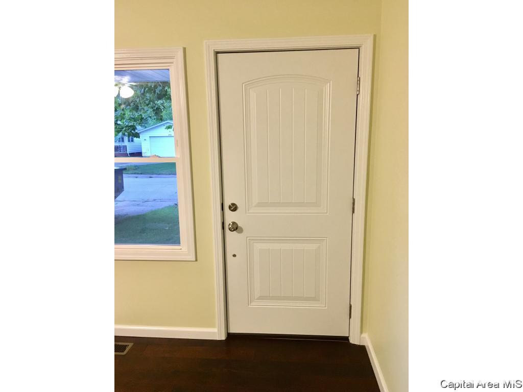 2704 Queensway Road Springfield, IL 62703 - Photo 7 of 21
