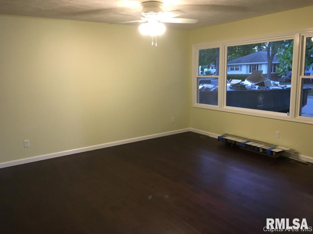 2704 Queensway Road Springfield, IL 62703 - Photo 8 of 21