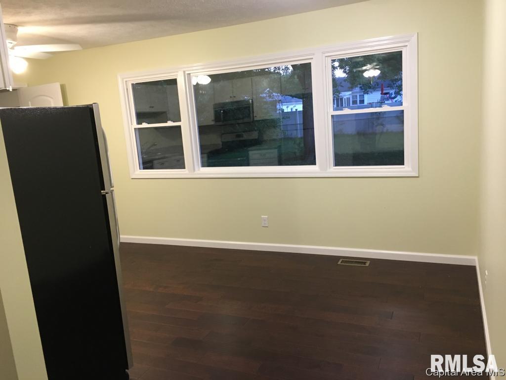 2704 Queensway Road Springfield, IL 62703 - Photo 9 of 21