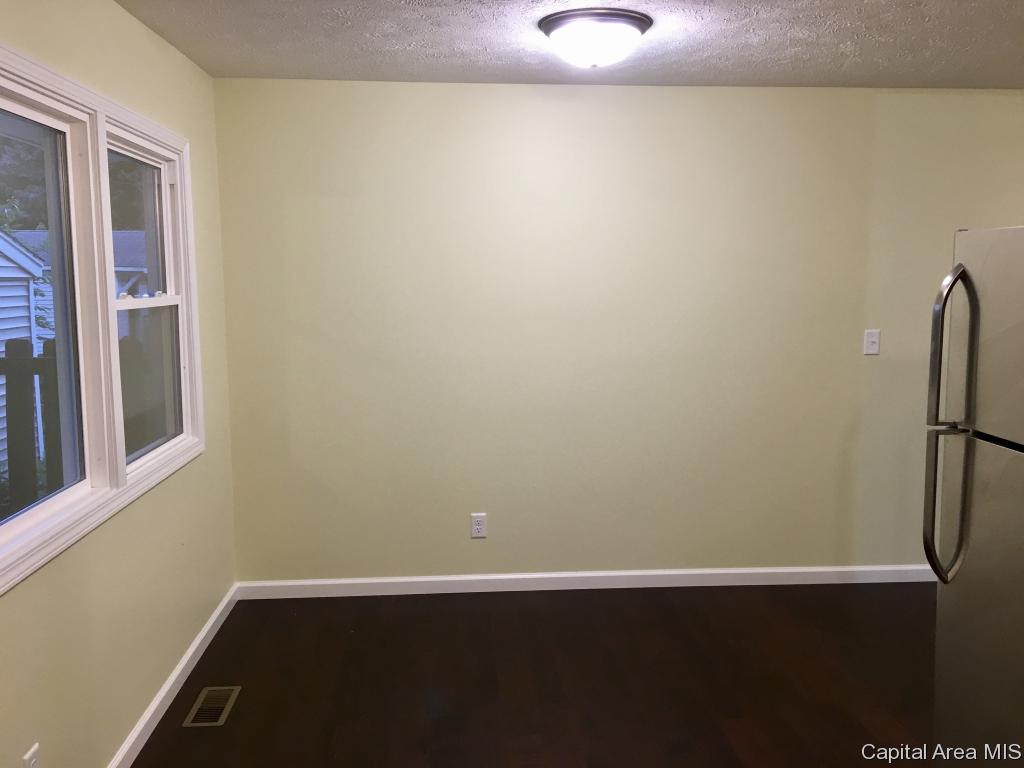 2704 Queensway Road Springfield, IL 62703 - Photo 10 of 21