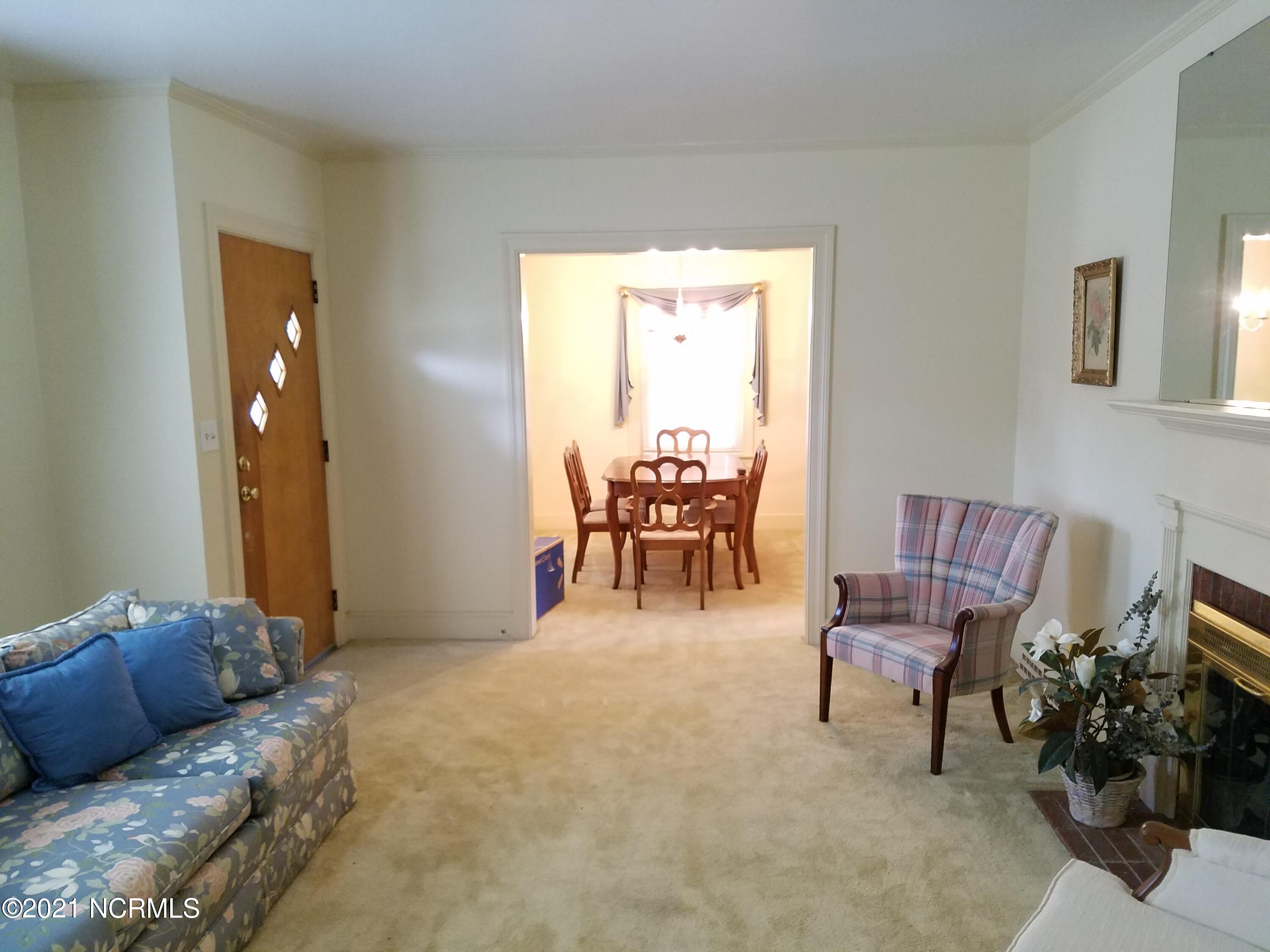 2602 Carey Road Kinston, NC 28504 - Photo 6 of 23 Living Room