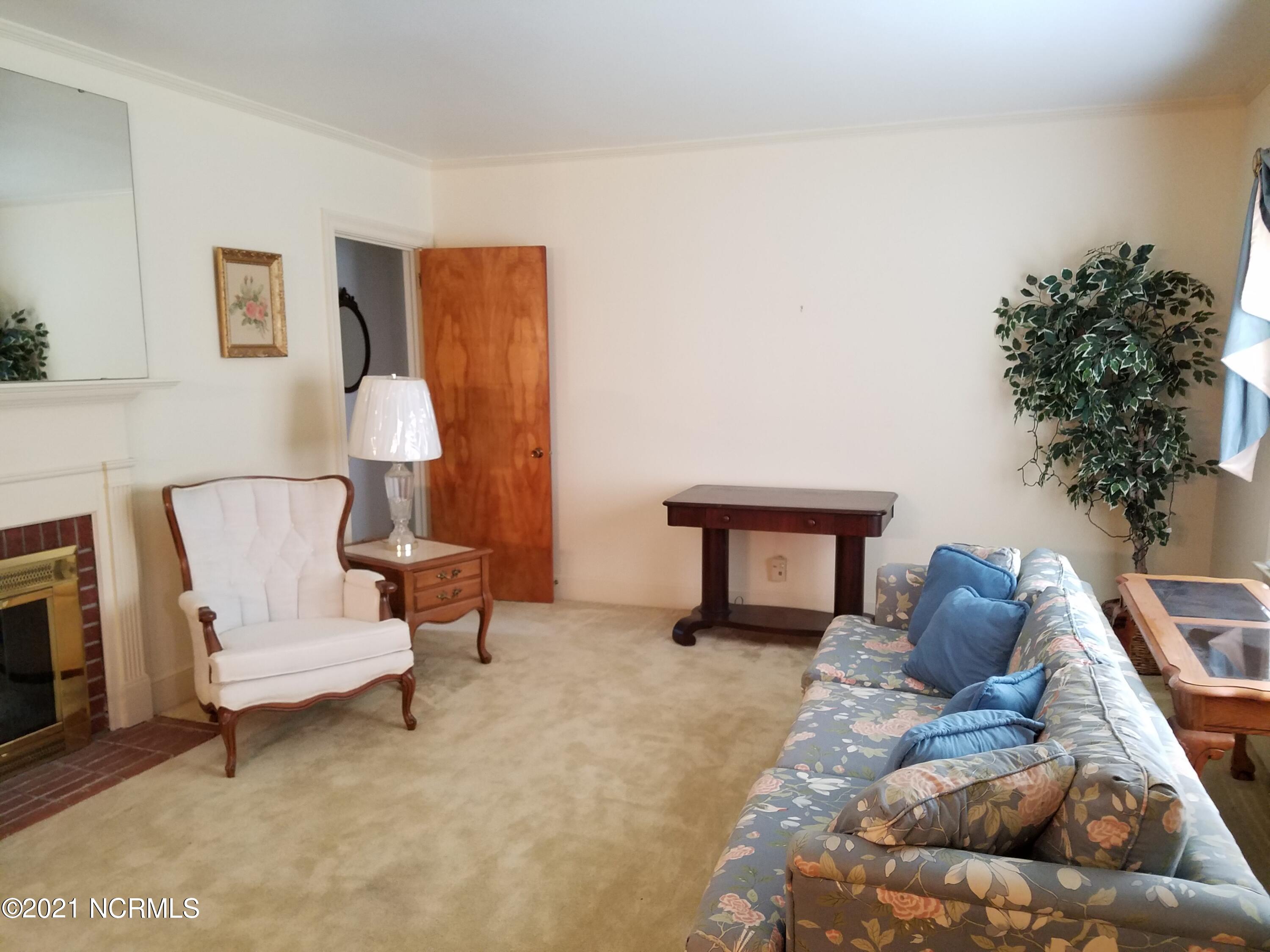 2602 Carey Road Kinston, NC 28504 - Photo 8 of 23 Living Room