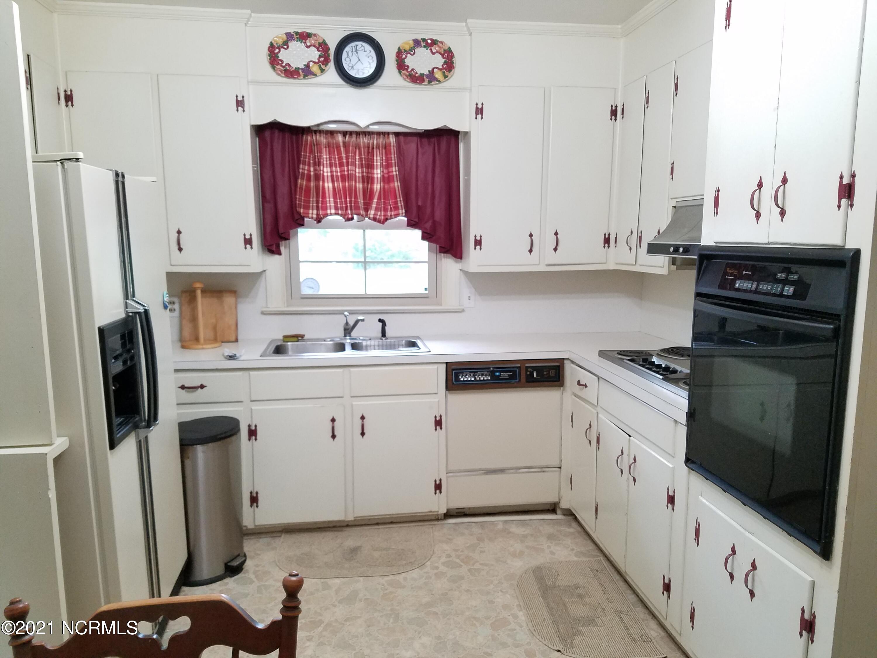 2602 Carey Road Kinston, NC 28504 - Photo 10 of 23 Kitchen