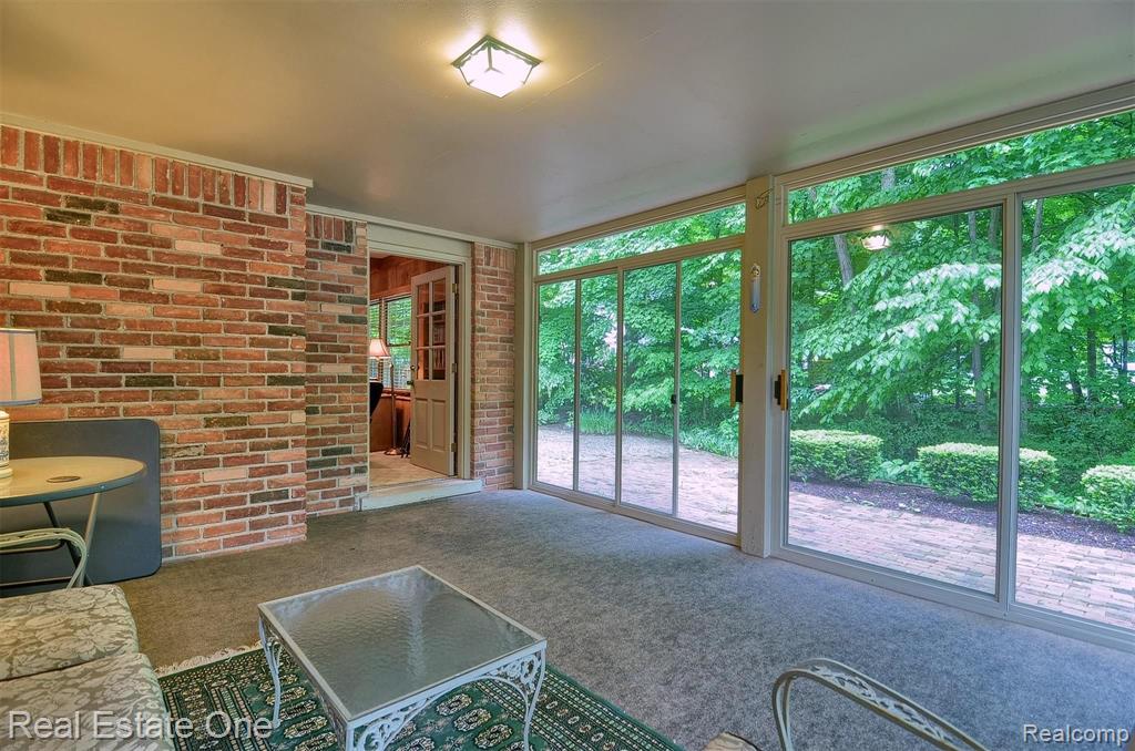 33877 Hunters Pointe Road Farmington Hills, MI 48331 - Photo 18 of 44