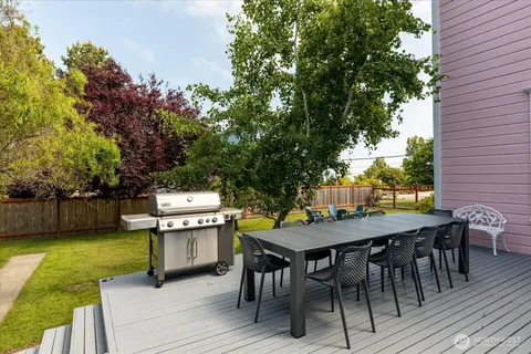 $1,695,000 | 702 North Main Street, Coupeville, WA 98239