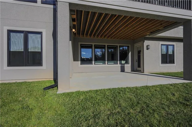 $1,460,000 | 5818 North Lucerne Avenue, Kansas City, MO 64151