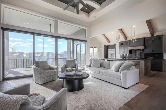 $1,460,000 | 5818 North Lucerne Avenue, Kansas City, MO 64151