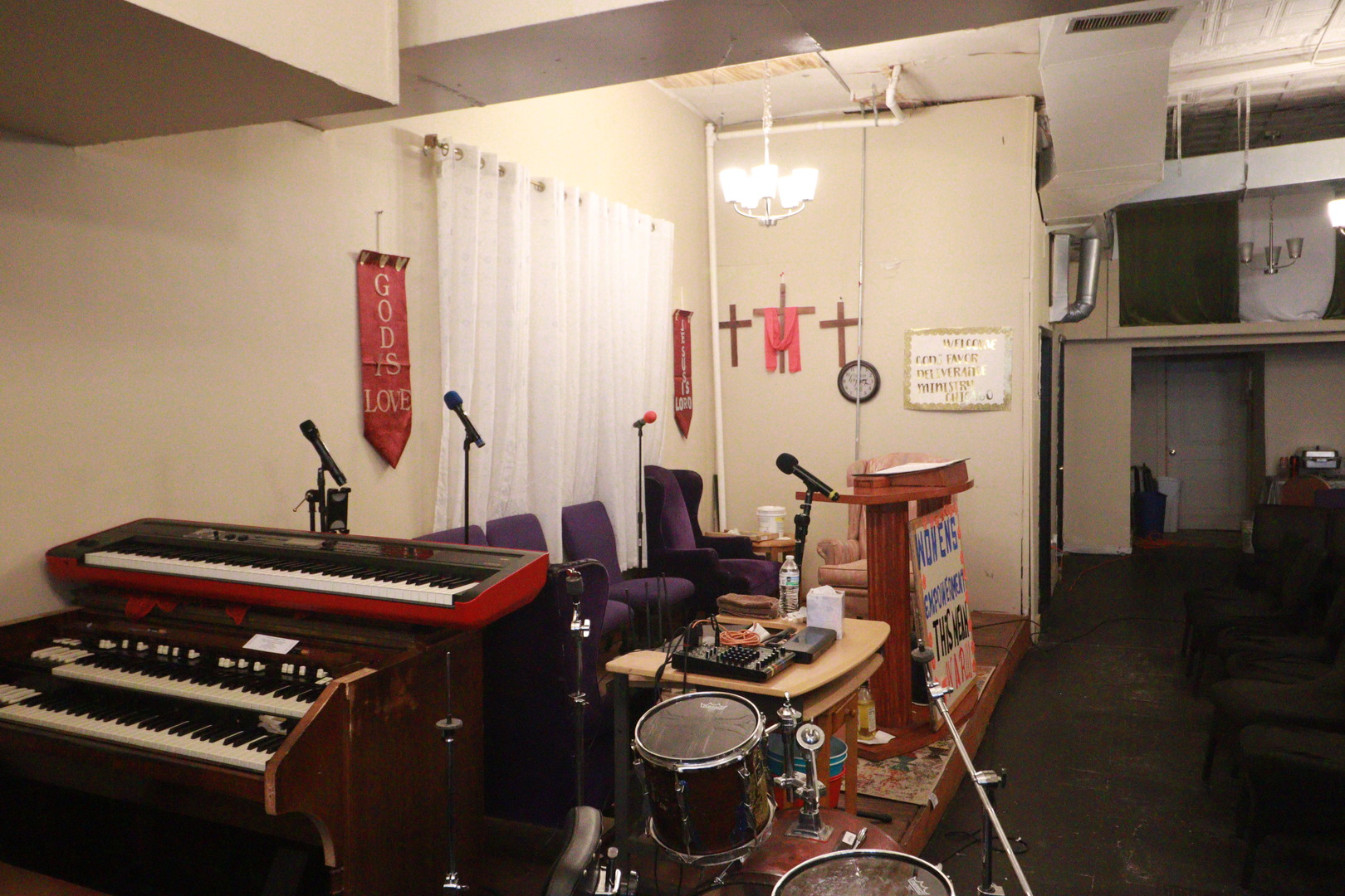 5517 South Halsted Street Chicago, IL 60621 - Photo 8 of 8 a living room with furniture