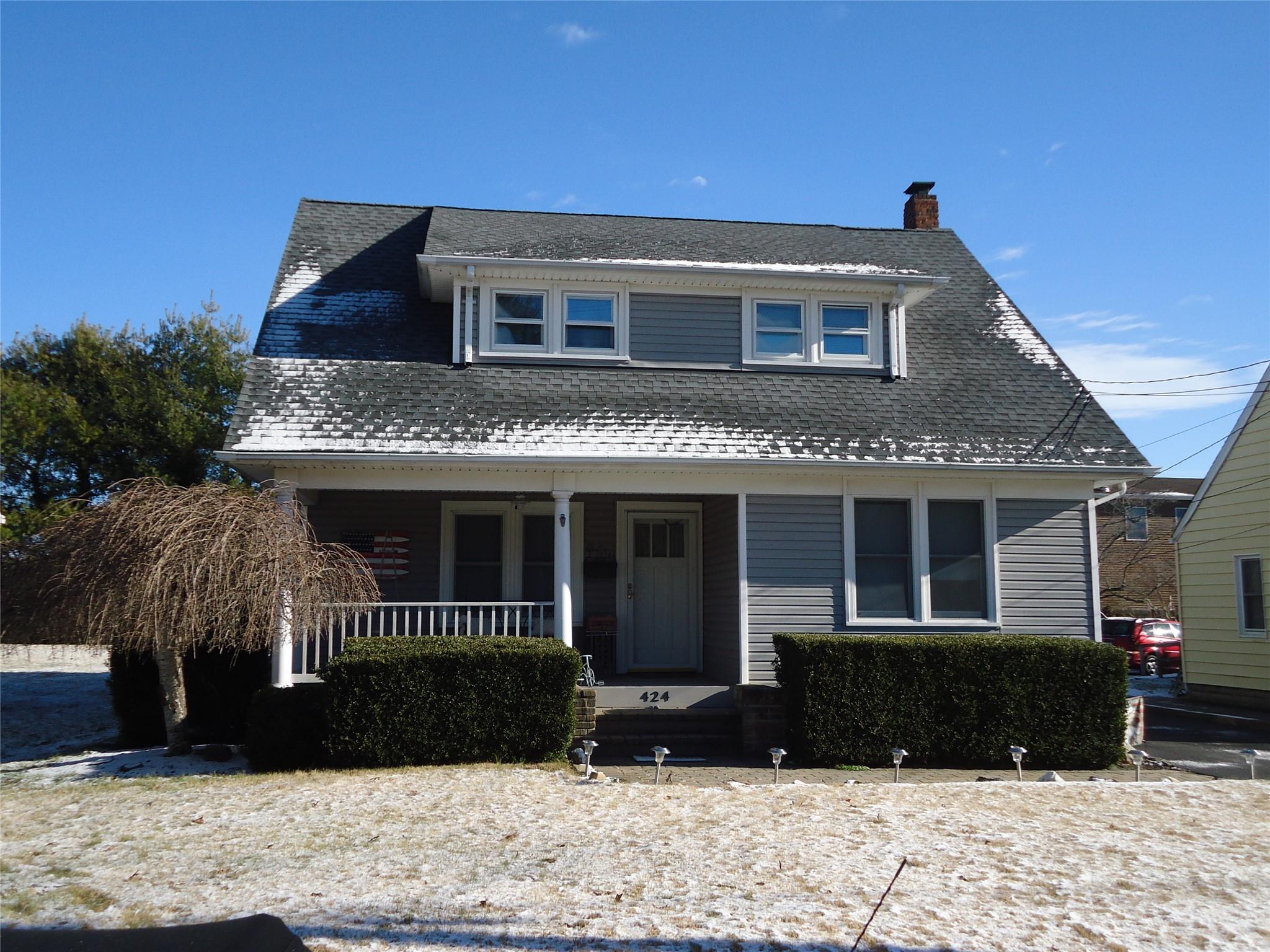 424 Marcy Avenue Riverhead, NY 11901 - Photo 1 of 1 View of front of property featuring a porch
