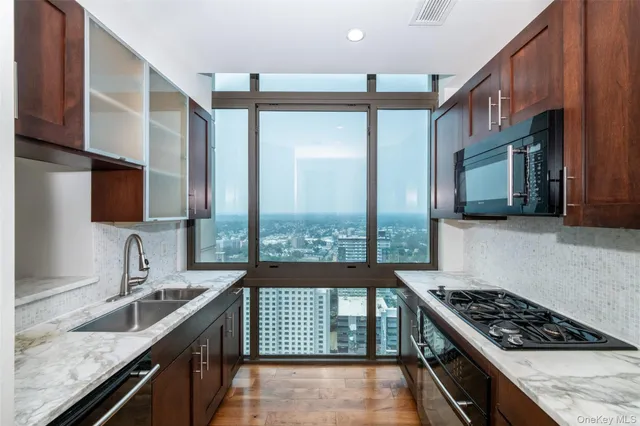 $505,000 | 175 Huguenot Street, Unit PH204, New Rochelle, NY 10801