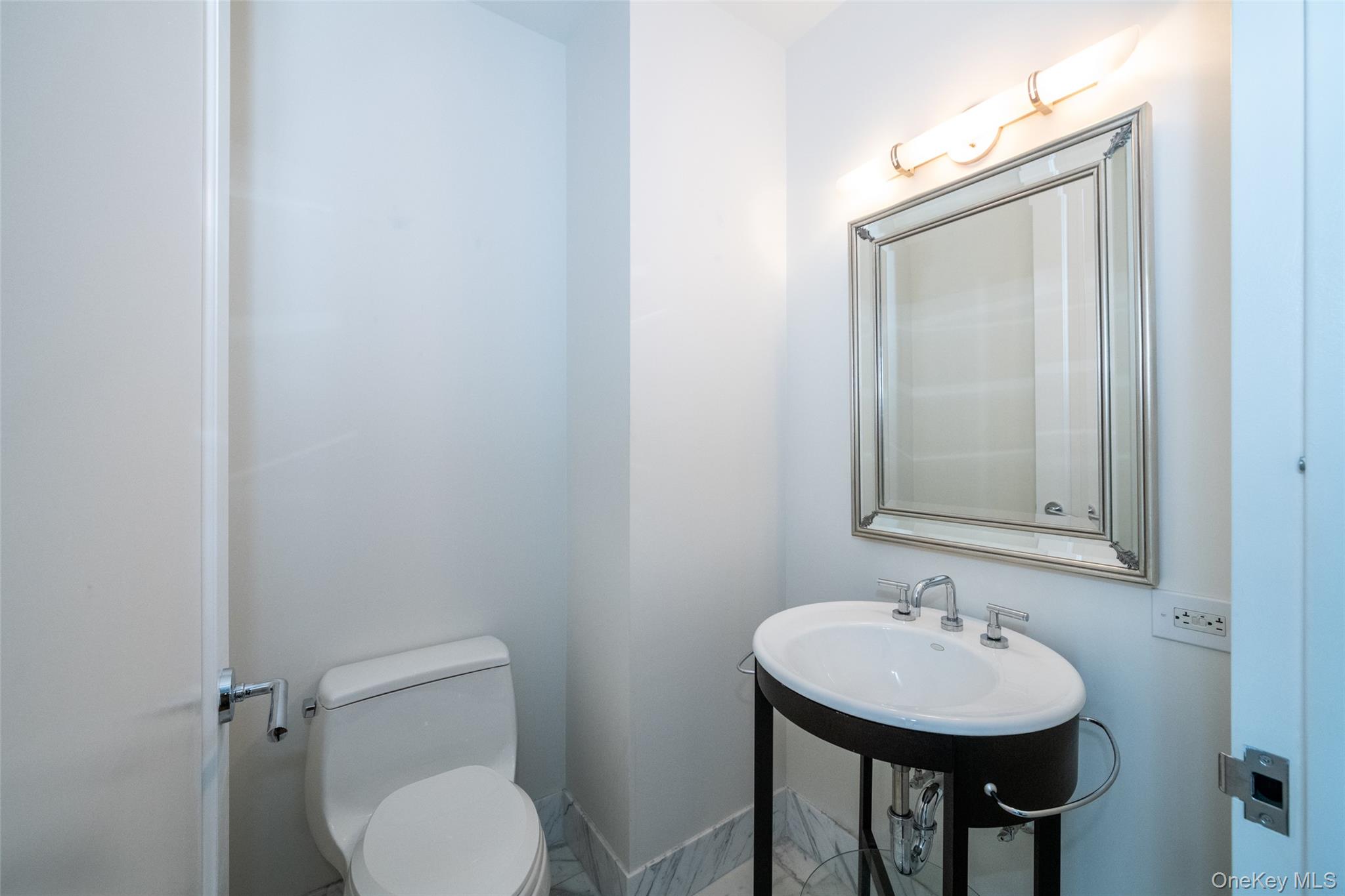 175 Huguenot Street, Unit PH204 New Rochelle, NY 10801 - Photo 5 of 10 Guest powder room