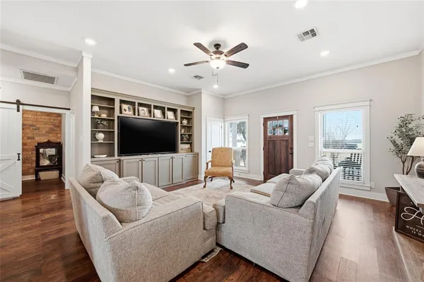 $490,000 | 1130 North Lone Star Parkway, McGregor, TX 76657