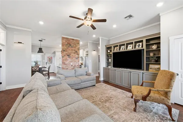 $490,000 | 1130 North Lone Star Parkway, McGregor, TX 76657