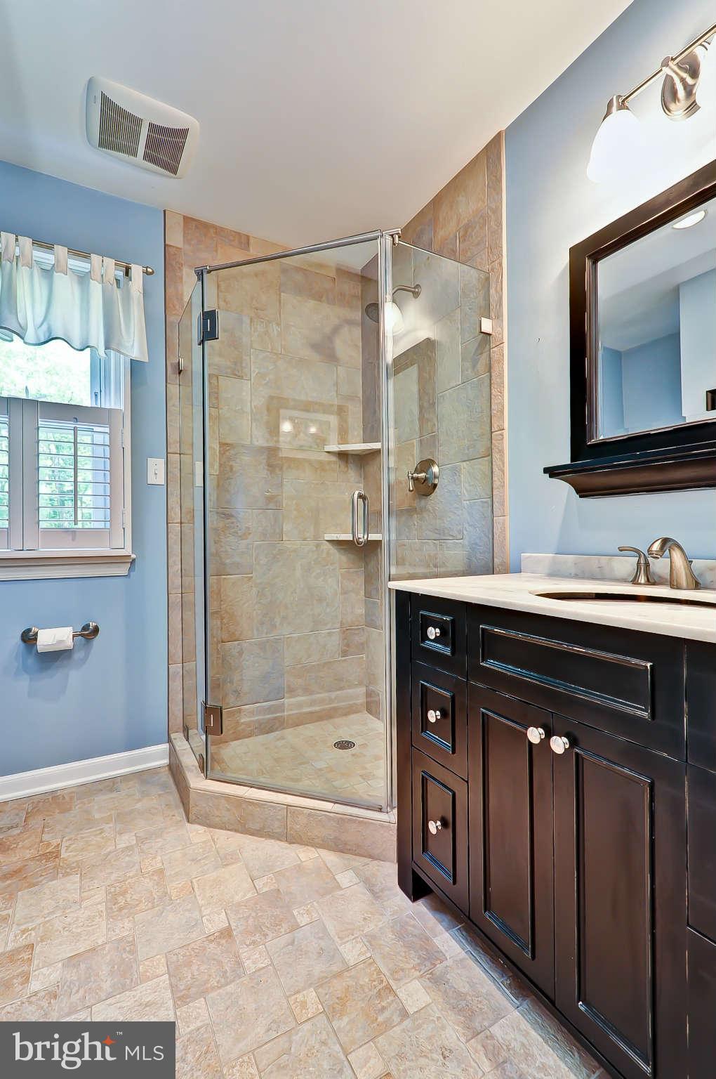 1625 Courtland Road Alexandria, VA 22306 - Photo 11 of 29 Main Level full bath