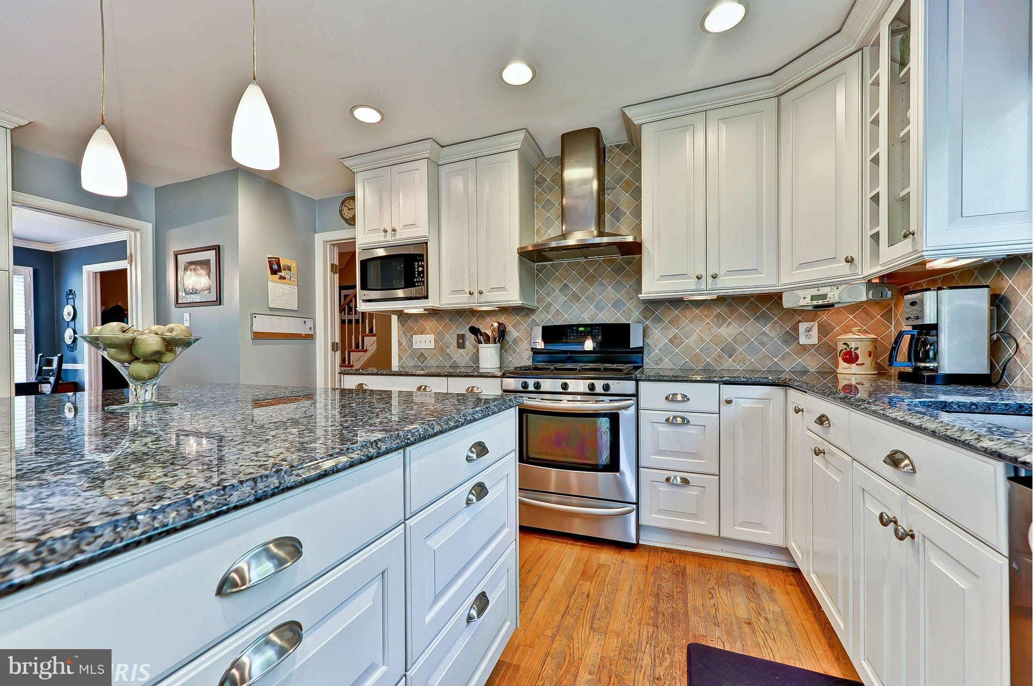 1625 Courtland Road Alexandria, VA 22306 - Photo 3 of 29 Kitchen with large island
