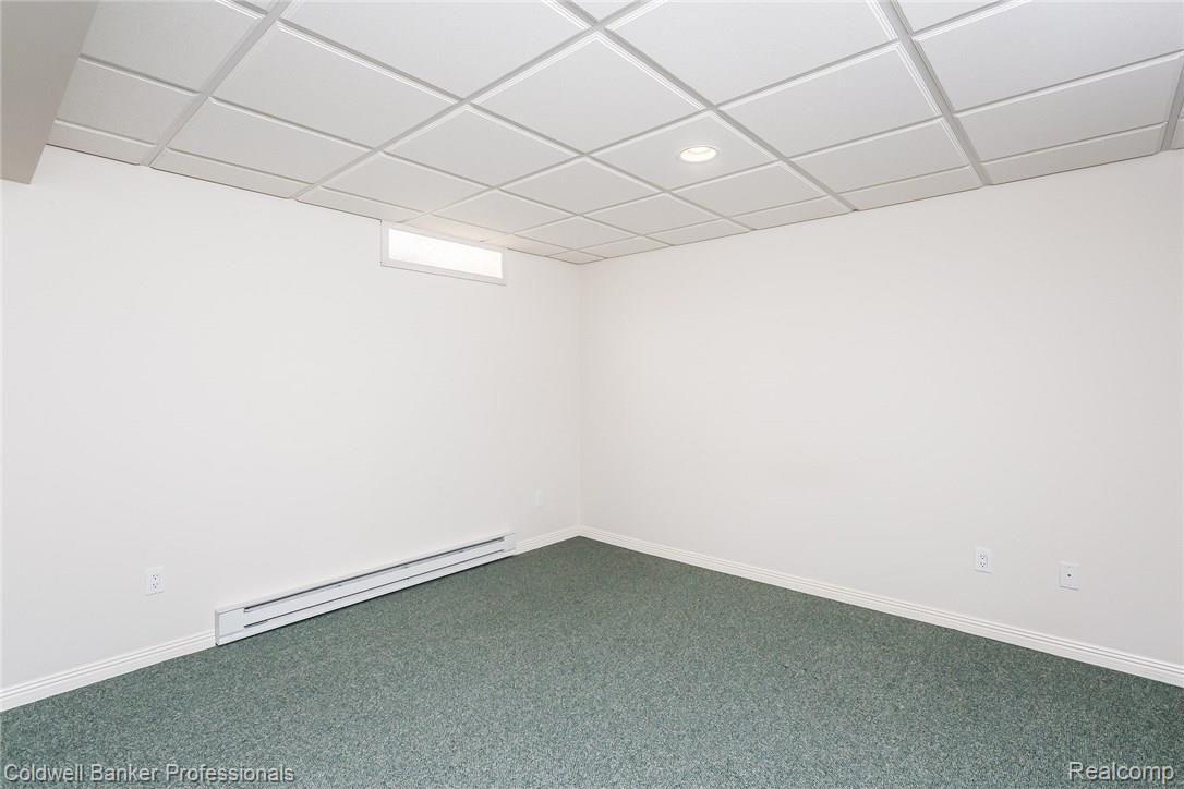 836 Shortridge Avenue Rochester, MI 48307 - Photo 32 of 51 032-Additional_finished_area_wcloset-3869029-medium.jpg