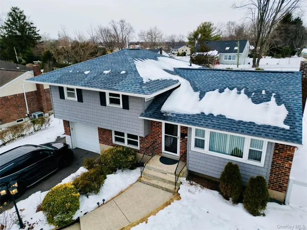 $739,000 | 10 Kings Park Road, Commack, NY 11725