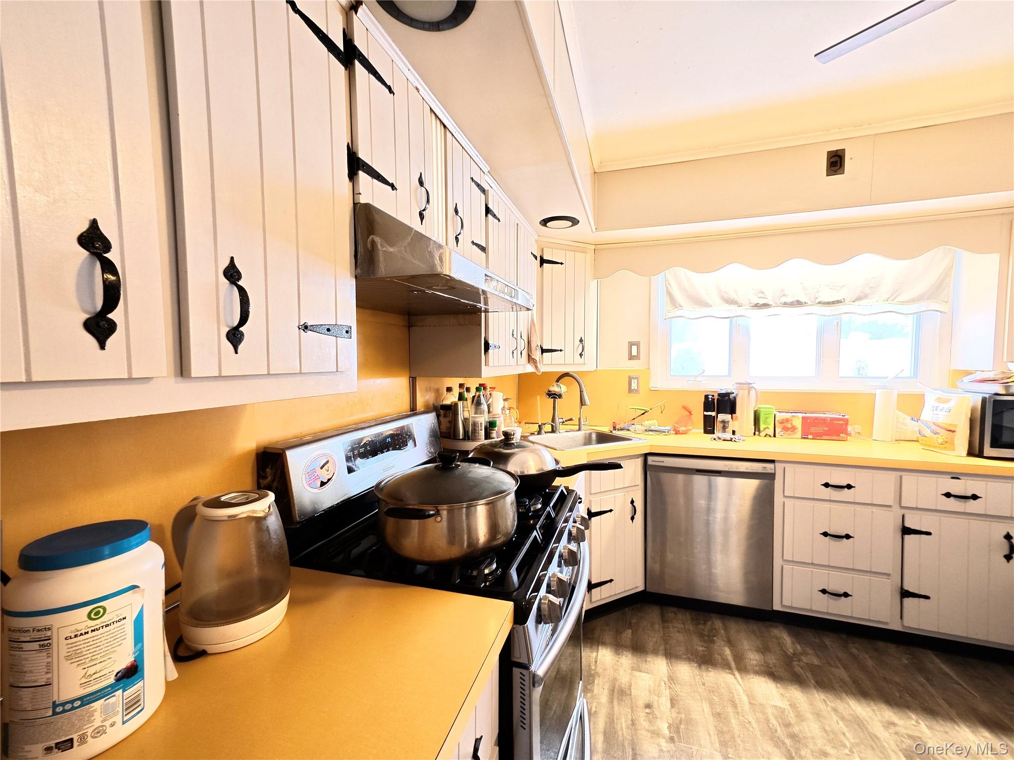 10 Kings Park Road Commack, NY 11725 - Photo 11 of 36